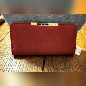 𝅺NWT Apt9 Burgundy Folding Snap Wallet